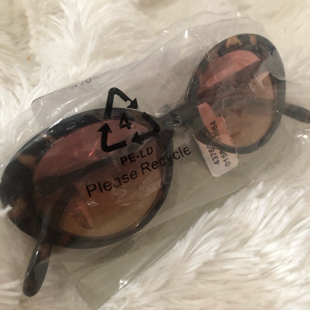 Tortoise shell urban outfitters sunglasses